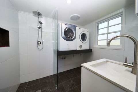 Paradise Bungalow Waterfront - Accommodation Port Macquarie 3