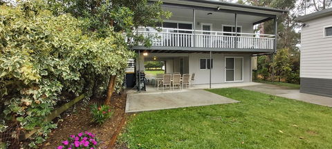 Paradise Bungalow Waterfront - Accommodation Port Macquarie 1