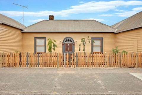 Robinson Cottage - Accommodation Port Macquarie 0