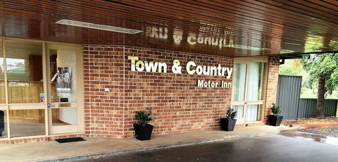 Town & Country Motor Inn Forbes - Accommodation Port Macquarie 1