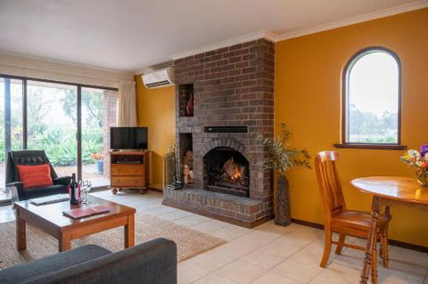 Linger Longer Vineyard Bed & Breakfast - Accommodation Port Macquarie 6