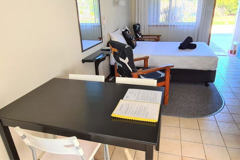 Paradise Court Holiday Units - Accommodation Port Macquarie 3