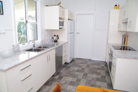 Fleur Cottage 7 Willow Street - Accommodation Port Macquarie 5