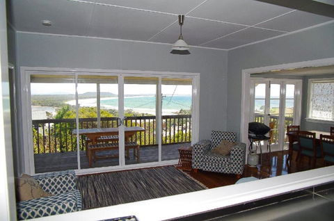 Awesome View 4 View Street - Accommodation Port Macquarie 4