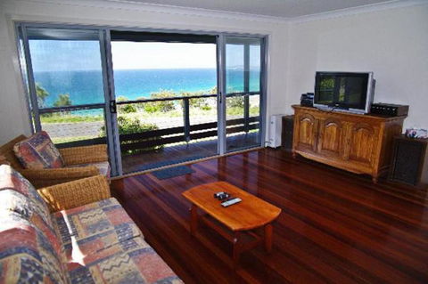 Charm Cottage 58 Skyline Crescent - Accommodation Port Macquarie 3