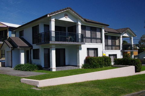 Dolphin Court 2 1 Gowing Street - Accommodation Port Macquarie 1