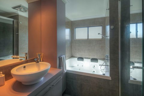 Birdland - Accommodation Port Macquarie 4