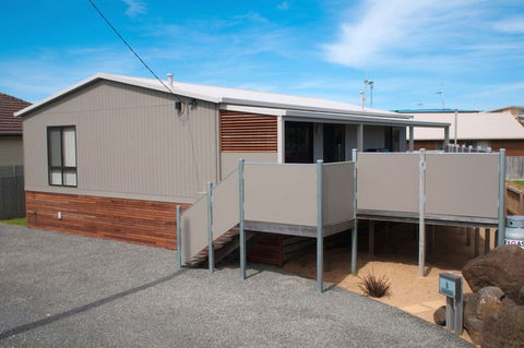 Birdland - Accommodation Port Macquarie 0