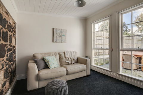 Magnetic Cottage Circa: 1850s - Accommodation Port Macquarie 6