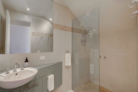 Malahide - Accommodation Port Macquarie 6