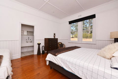 The Parsons Vineyard Retreat Get Amongst The Vineyards In A Historic Home - Accommodation Port Macquarie 4