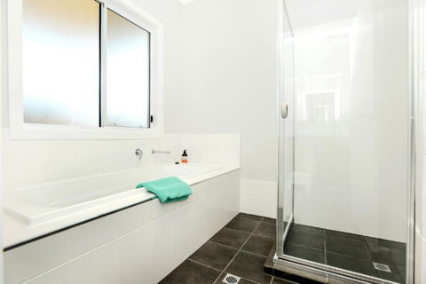 High Tide Wallaroo Beachfront Property Pet Friendly - Accommodation Port Macquarie 2