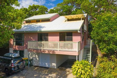 Straddie House - Accommodation Port Macquarie 0