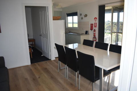 Tidal Dreaming Seaview Cottages - Accommodation Port Macquarie 2