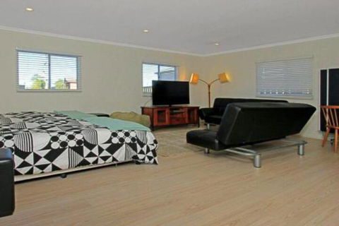 Culburra Getaway Close To Beach & Lake - Accommodation Port Macquarie 2