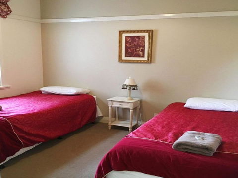 Robin Hill Manor Rambling Retreat & Tennis Court - Accommodation Port Macquarie 5