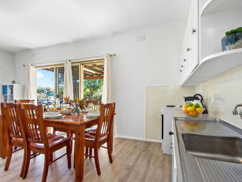 Beach Escape At Currarong Basic Family Accommodation - Accommodation Port Macquarie 1