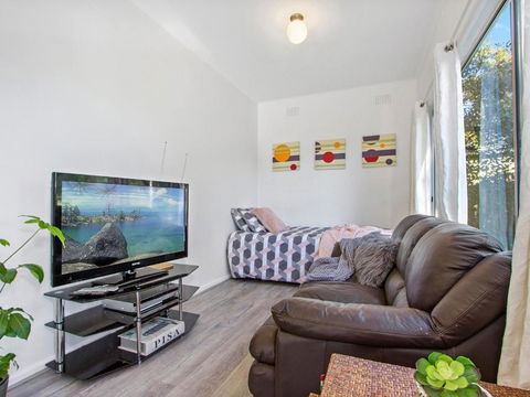 Beach Escape At Currarong Basic Family Accommodation - Accommodation Port Macquarie 5