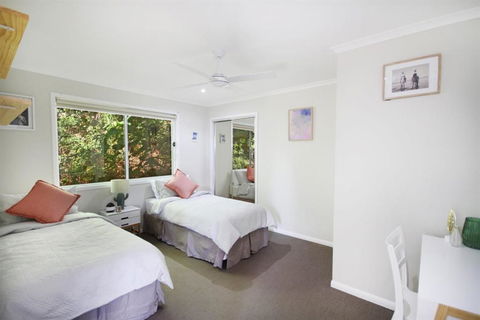STUNNING HOME WITH SPECTACULAR VIEWS & CLOSE TO THE BEACH - Accommodation Port Macquarie 3