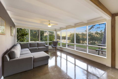 Bluff View River House Stunning Riverfront - Accommodation Port Macquarie 6