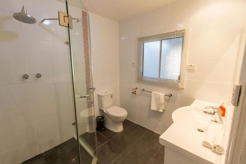 Bluff View River House Stunning Riverfront - Accommodation Port Macquarie 5