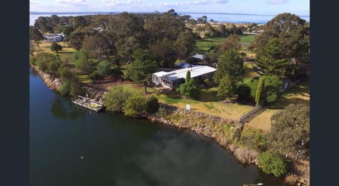 Bluff View River House Stunning Riverfront - Accommodation Port Macquarie 2