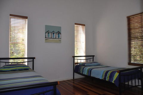 24 Esprit Drive Beach Home With Open Plan Living & Walking Distance To Beach - Accommodation Port Macquarie 3