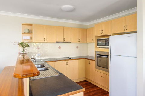 2 / 80 Cooloola Drive Comfortable & Cosy Unit Enjoying Ocean Views & Views To Fraser Island - Accommodation Port Macquarie 4
