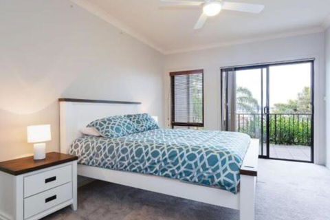 Aislinn 3 / 273 Corrie Parade Air Con Water Views BBQ - Accommodation Port Macquarie 6