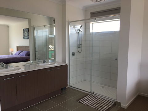 Apple House Point Cook - Accommodation Port Macquarie 1