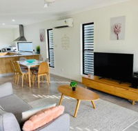 WHITSUNDAY brand new townhouse close to boardwalk