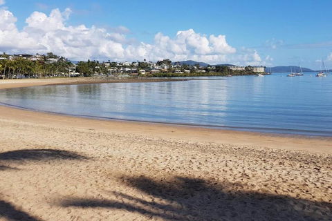 AIRLIE BEACH Delight. Hop Skip Jump To Everything - Accommodation Port Macquarie 3