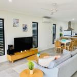 AIRLIE BEACH Delight. Hop Skip Jump To Everything - Accommodation Port Macquarie 0