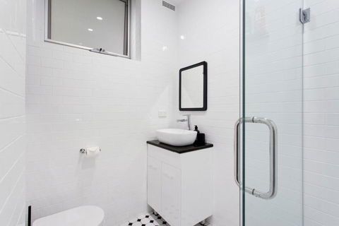 Industrial Central Apartment Shop 8 - Accommodation Port Macquarie 4