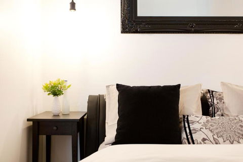 Industrial Central Apartment Shop 8 - Accommodation Port Macquarie 1