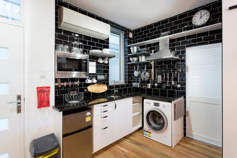 Industrial Central Apartment Shop 8 - Accommodation Port Macquarie 6
