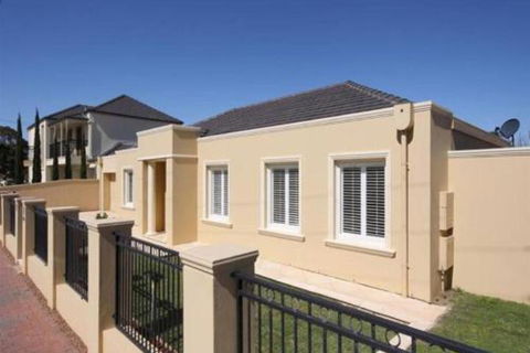 Glenelg Private Studio - Accommodation Port Macquarie 0