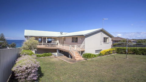 143 Mitchell Pde Magnificent Outlook - Accommodation Port Macquarie 4