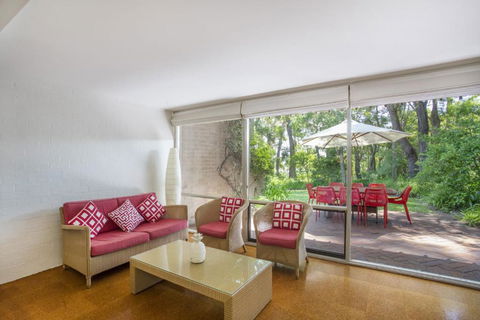 6 / 1 Riversdale Ave Mollymook Exclusive - Accommodation Port Macquarie 2