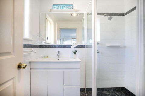58 Seaview St. Summer Days - Accommodation Port Macquarie 2