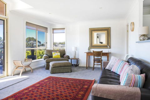 58 Seaview St. Summer Days - Accommodation Port Macquarie 3