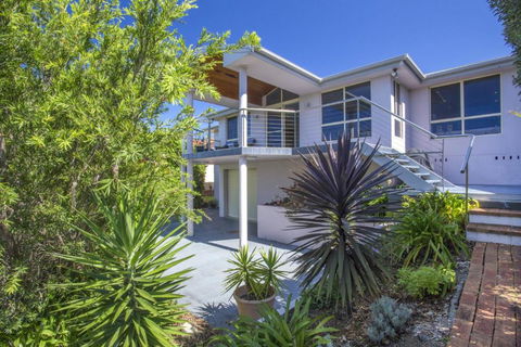 58 Seaview St. Summer Days - Accommodation Port Macquarie 5