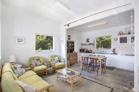 Retro Beach Cottage 681 Murramarang Rd - Accommodation Port Macquarie 5