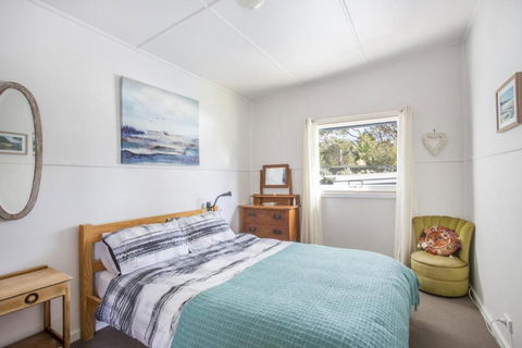 Retro Beach Cottage 681 Murramarang Rd - Accommodation Port Macquarie 3