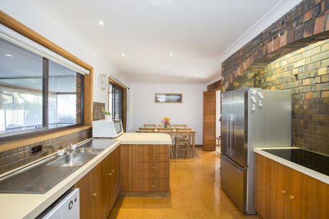 Relaxed Homely Retreat 57 Carroll Ave - Accommodation Port Macquarie 6