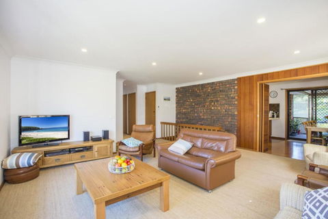 Relaxed Homely Retreat 57 Carroll Ave - Accommodation Port Macquarie 3
