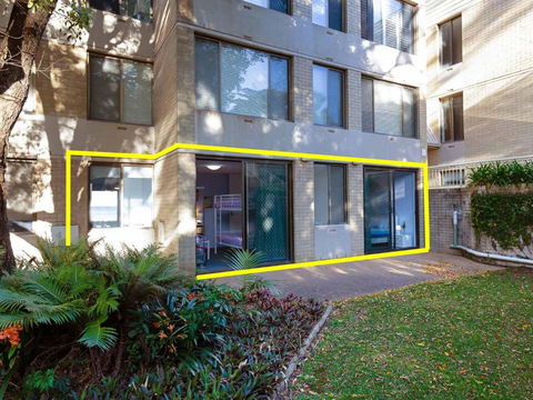 4 Harbourside 3 7 Soldiers Point Road Ground Floor On The Waterfront - Accommodation Port Macquarie 4