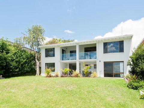 Baywatch Beachfront Bliss Executive Home - Accommodation Port Macquarie 2