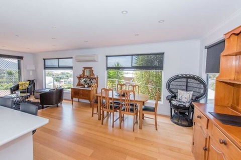 Look Out Vista - Accommodation Port Macquarie 7
