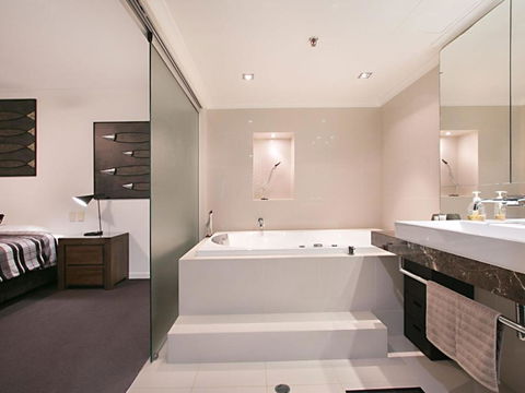 Seascape Apartments Unit 1201A Luxury Apartment With Views Of The Gold Coast & Hinterland - Accommodation Port Macquarie 6